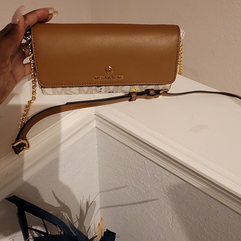 Michael kors crossbody